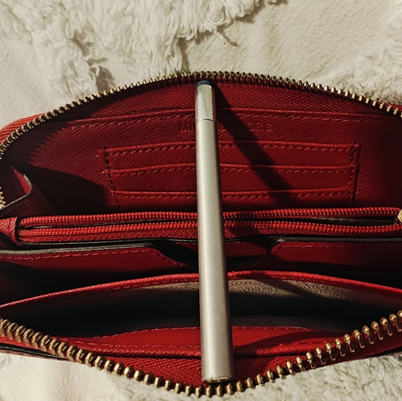 Two Tone Michael Kors Jet Set Wallet - Picture 3 of 5